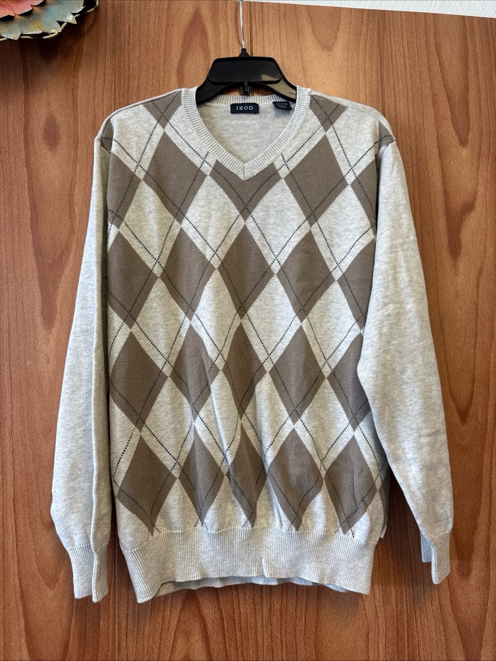 Izod Tan Beige Argyle Diamond Pattern Men's Sweater M Medium 100% Cotton